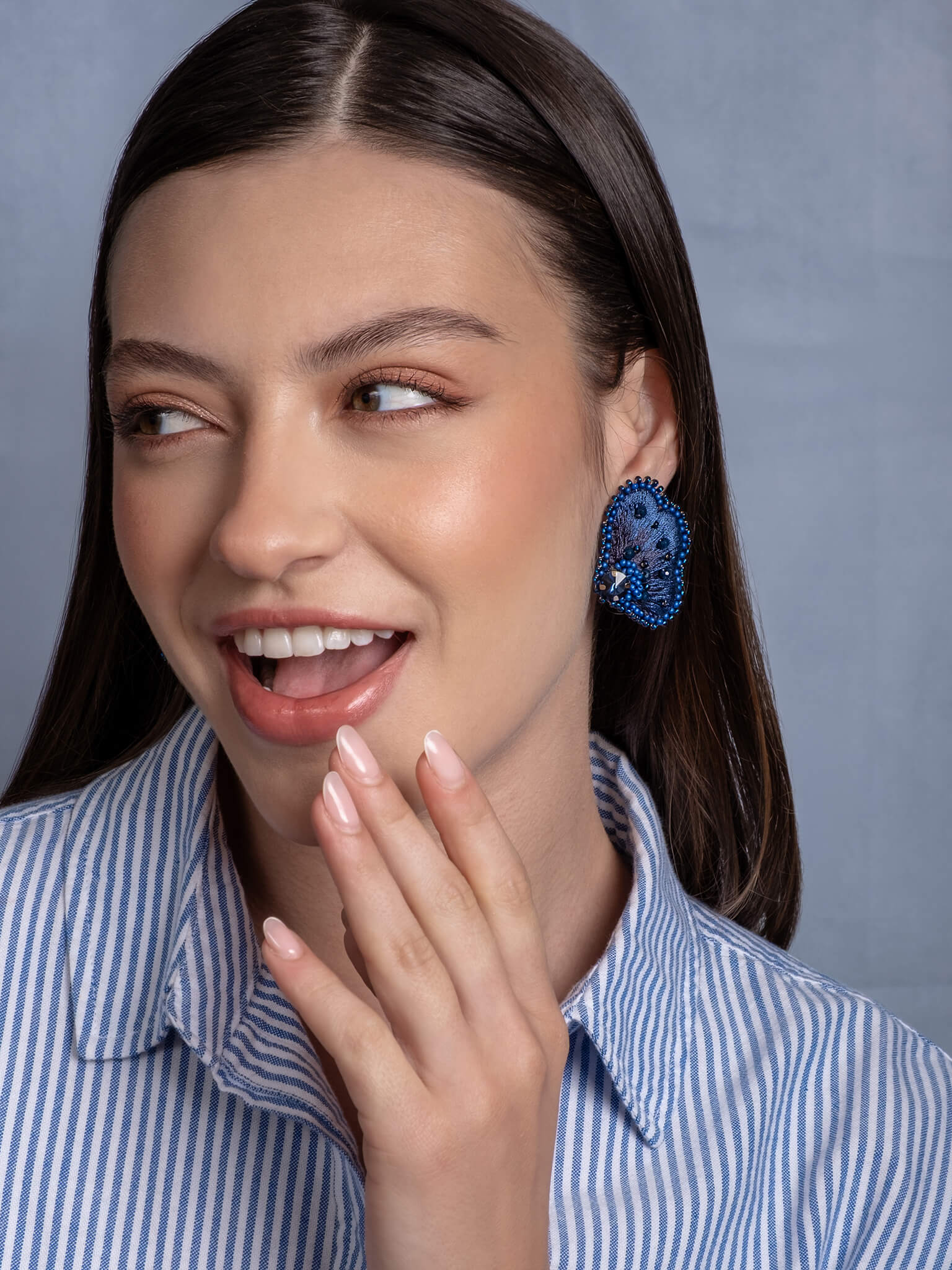 Bloom Stud Earrings (Black)