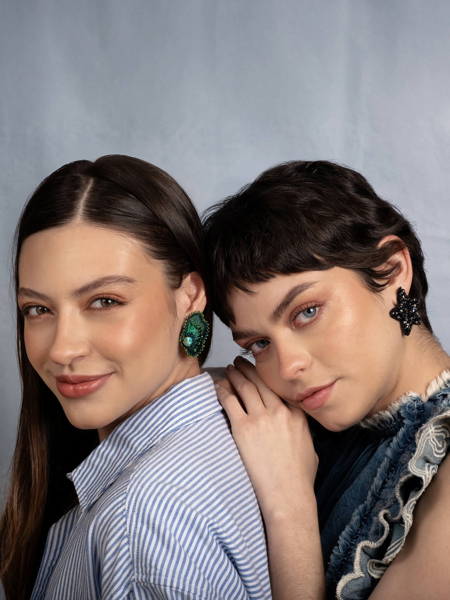 Bloom Stud Earrings (Black)