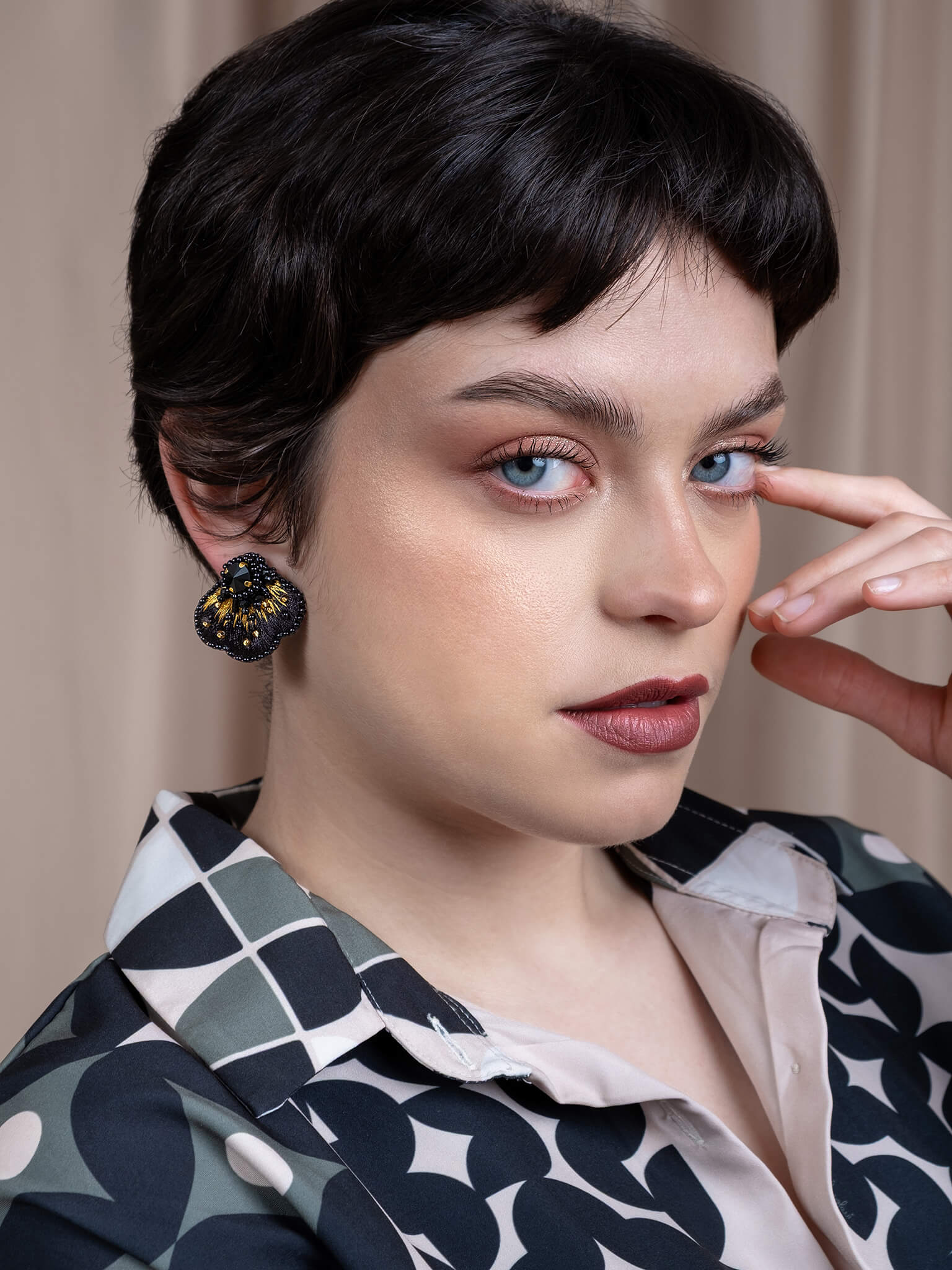Scallop Stud Earrings (Rust)