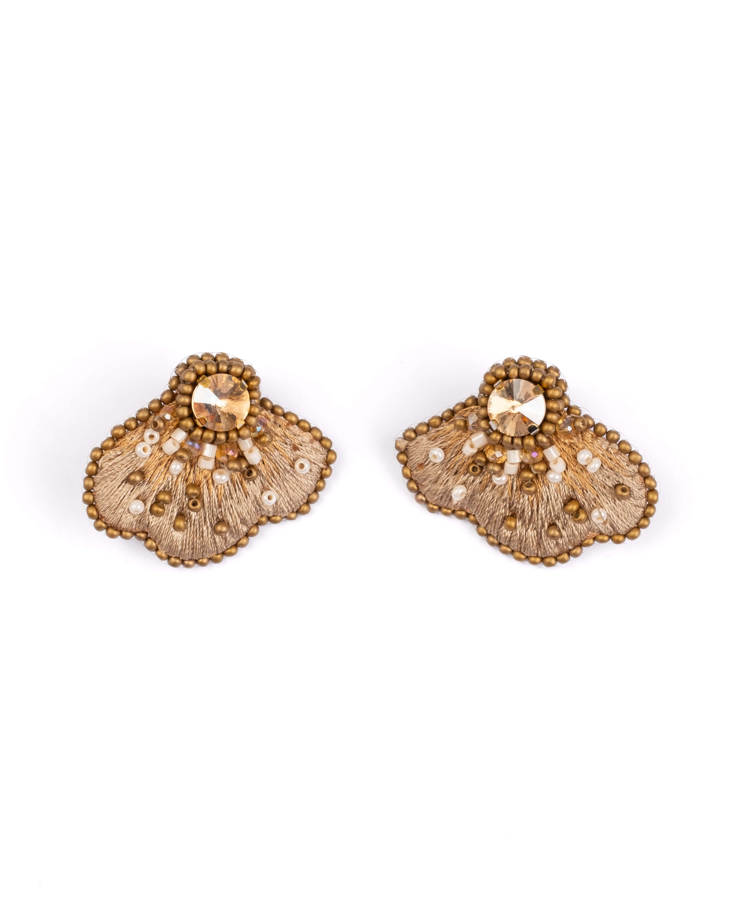 Scallop Stud Earrings (Cream)